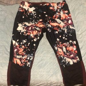 Like new Floral Avia work out capris